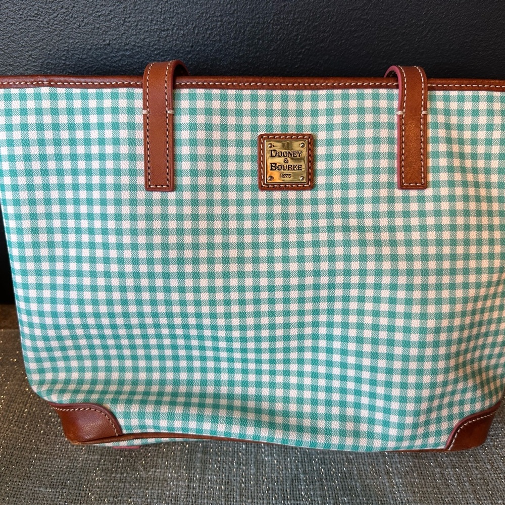 Adorable green and white purse for summer!